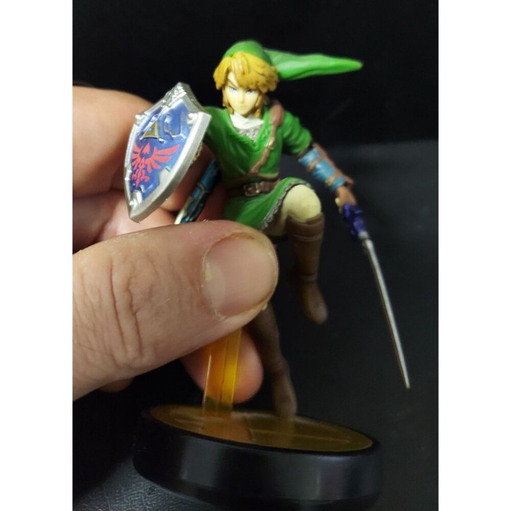 Legend Of Zelda Link Amiibo Figure Collectible With Sword & Shield T03 X